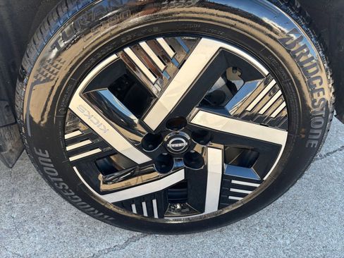 Used 2025 Nissan Kicks SV image 28