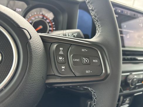 Used 2025 Jeep Gladiator Sport image 27