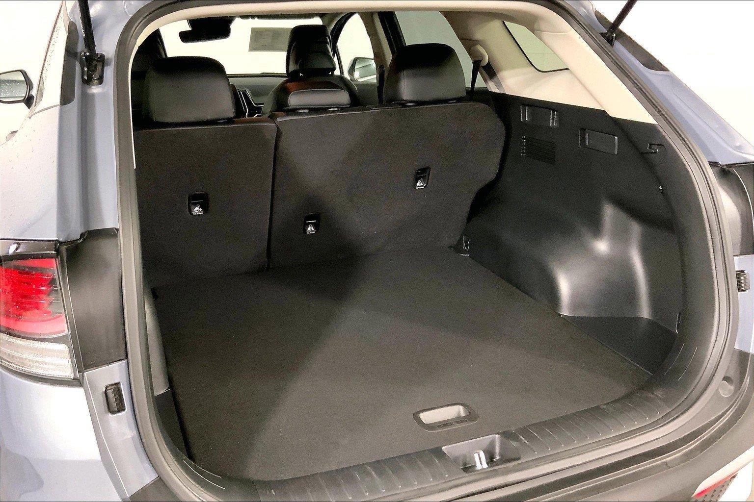 Used 2025 Kia Sportage EX FWD image 4