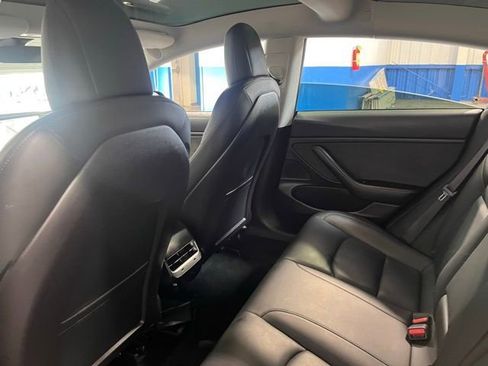 Used 2019 Tesla Model 3 Standard Range Plus image 18