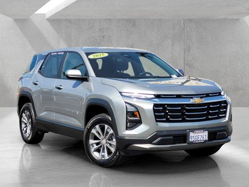 Used 2025 Chevrolet Equinox LT image 1