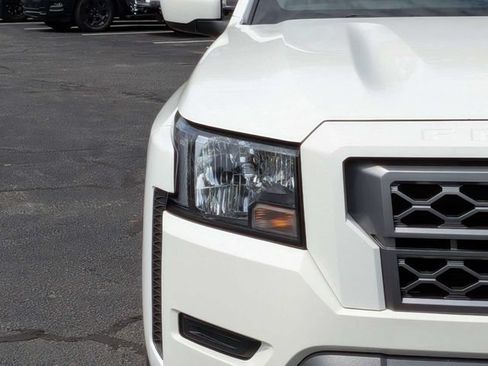 Used 2024 Nissan Frontier SV AWD/4WD image 11
