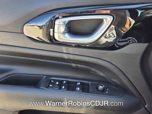 New 2026 Jeep Compass Latitude image 26