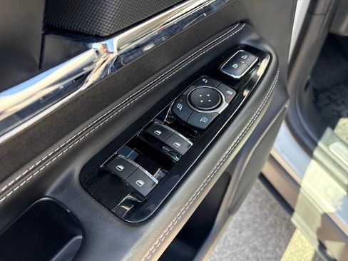 Used 2023 Lincoln Corsair Reserve w/ Equipment Group 202A image 13