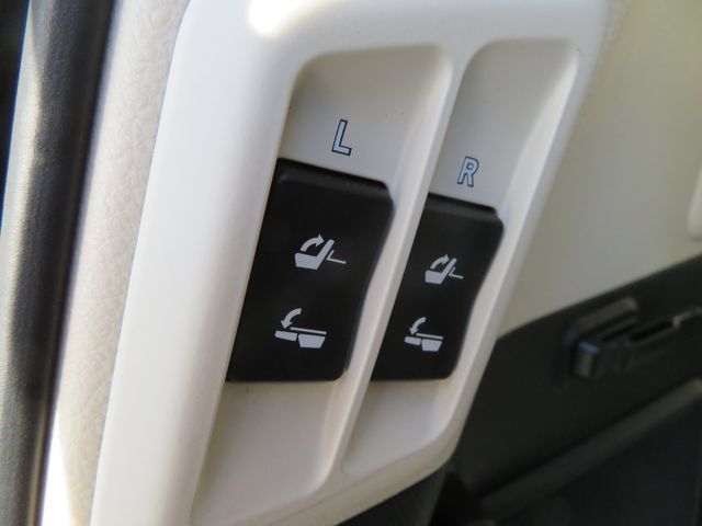 Used 2023 Lexus GX 460 Luxury w/ Sport Design Package AWD/4WD image 22