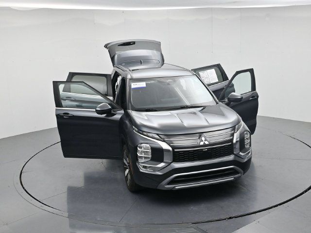 Used 2025 Mitsubishi Outlander SE FWD image 51
