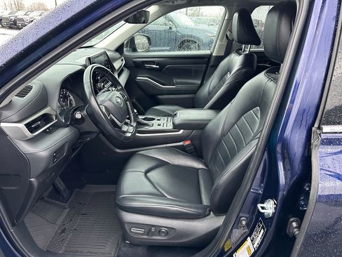 Used 2022 Toyota Highlander XLE image 13