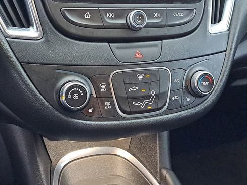 Used 2017 Chevrolet Malibu LT w/ Leather Package image 15