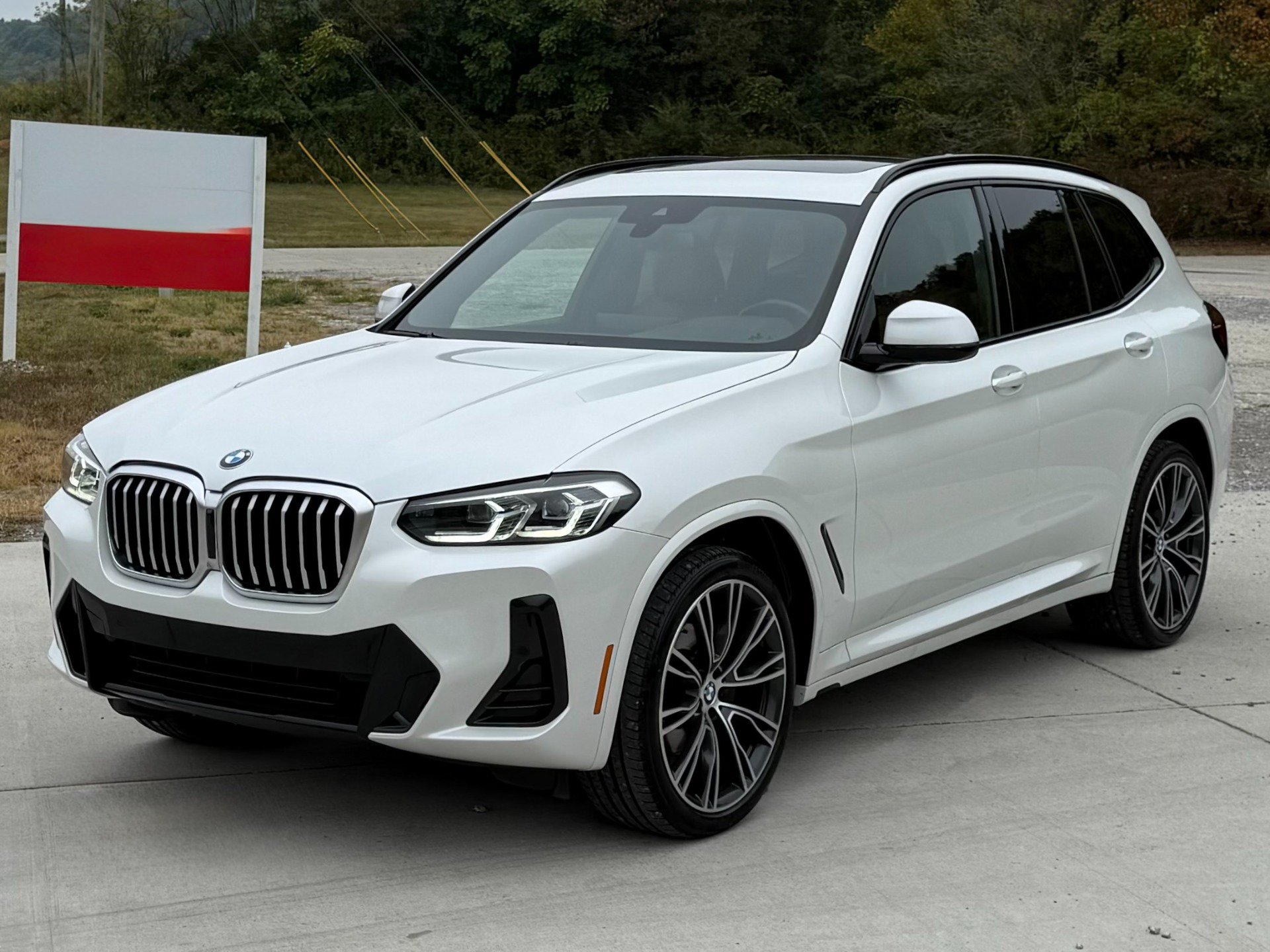 Used 2022 BMW X3 xDrive30i w/ M Sport Package 2 AWD/4WD image 2