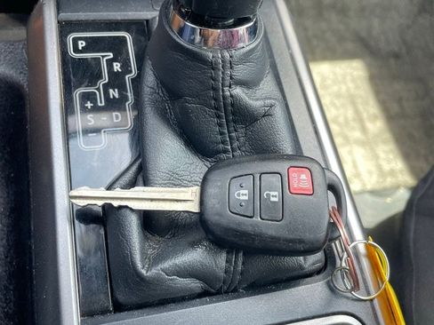 Used 2022 Toyota Tacoma SR5 image 12