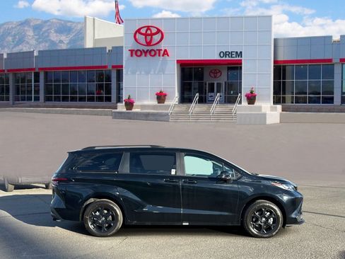 New 2026 Toyota Sienna XLE Woodland Edition AWD/4WD image 3