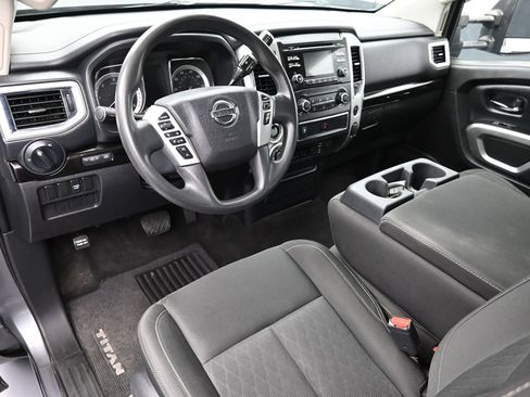 Used 2017 Nissan Titan SV AWD/4WD image 20