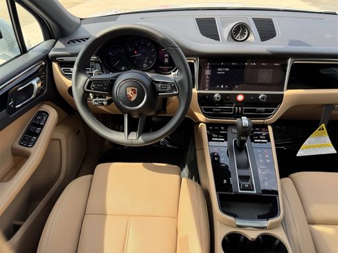 New 2026 Porsche Macan image 17