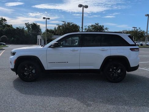 Used 2025 Jeep Grand Cherokee Limited w/ Black Appearance Package RWD image 7