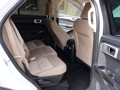 Used 2021 Ford Explorer 2WD image 16