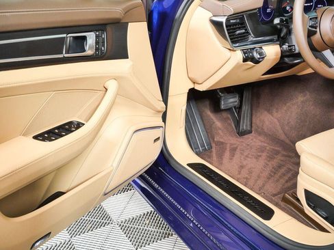 Certified 2023 Porsche Panamera 4 Platinum Edition AWD/4WD image 8