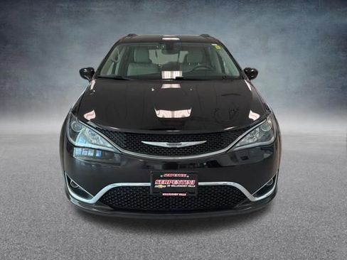 Used 2019 Chrysler Pacifica Touring-L image 3