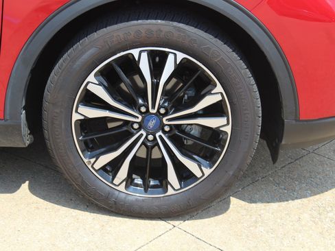 Used 2022 Ford Escape SE w/ SE Sport Appearance Package FWD image 3