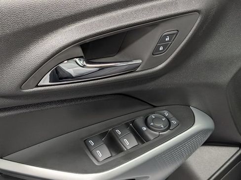 New 2026 Chevrolet Trax RS w/ Sunroof Package FWD image 15