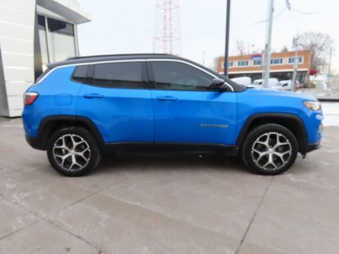 Used 2024 Jeep Compass Limited image 8