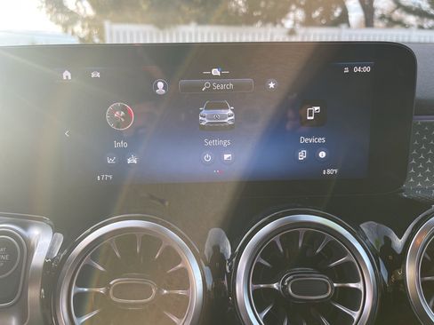 Used 2024 Mercedes-Benz GLB 250 4MATIC image 25