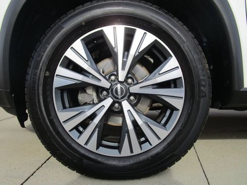 Used 2022 Nissan Rogue SV AWD/4WD image 27