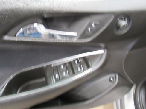 Used 2018 Chevrolet Cruze LT w/ Convenience Package image 16