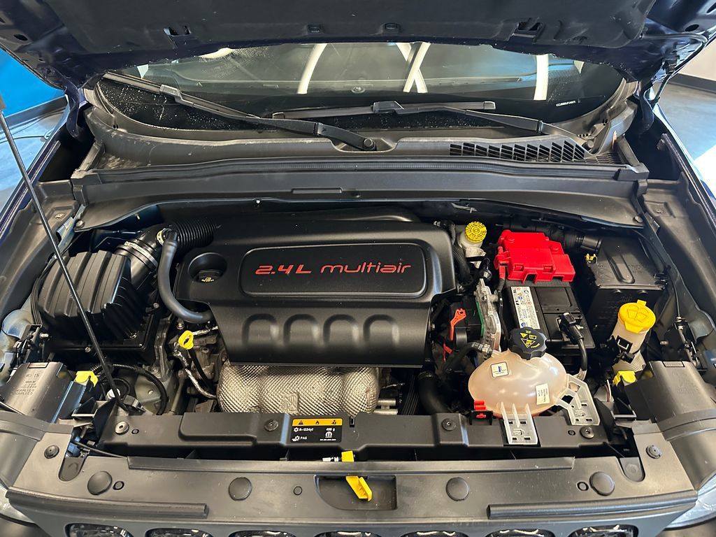 Used 2018 Jeep Renegade Altitude w/ UConnect 8.4 Nav Group AWD/4WD image 22