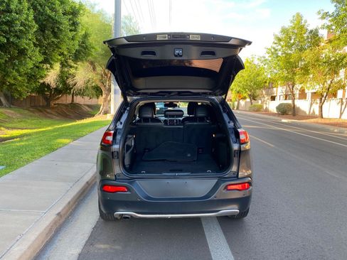 Used 2018 Jeep Cherokee Limited FWD image 10