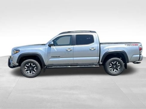 Used 2023 Toyota Tacoma TRD Off-Road w/ Technology Package AWD/4WD image 2