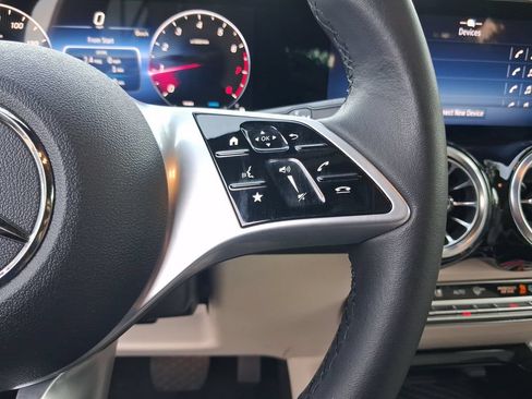 Used 2025 Mercedes-Benz GLB 250 image 20