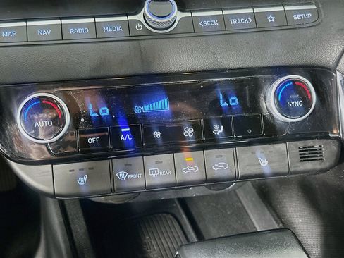 Used 2025 Hyundai Elantra Limited FWD image 24