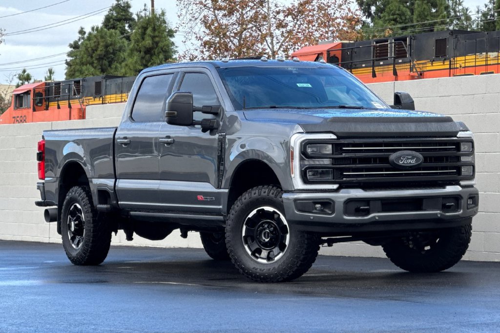 Used 2026 Ford F350 Platinum w/ Tremor Off-Road Package AWD/4WD image 2