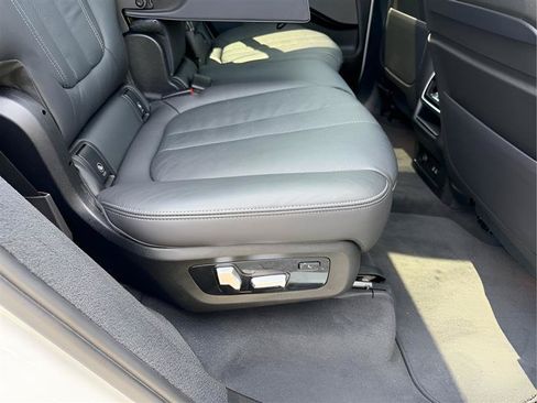 Used 2020 BMW X7 xDrive40i w/ Premium Package AWD/4WD image 44