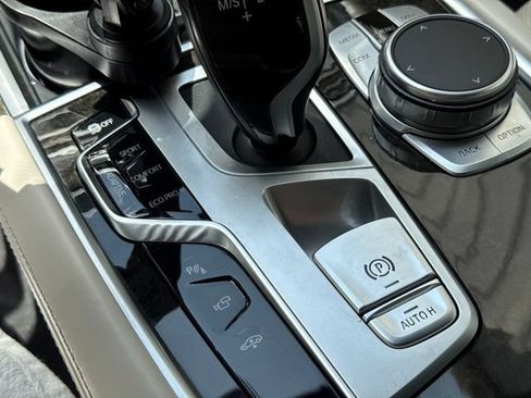 Used 2022 BMW 740i w/ M Sport Package RWD image 16