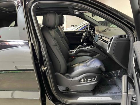 Used 2019 Porsche Cayenne S image 35