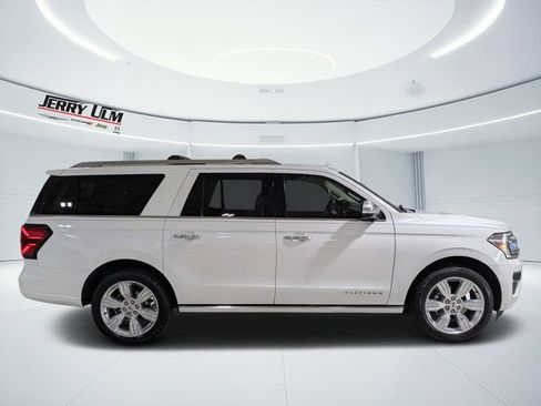 Used 2023 Ford Expedition Max Platinum AWD/4WD image 2
