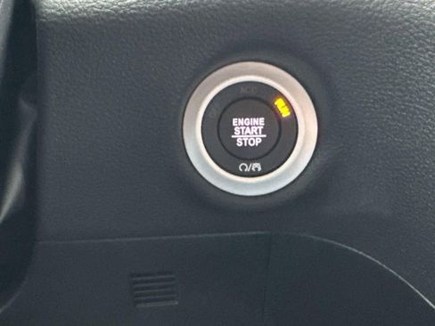 New 2026 Chrysler Pacifica Limited FWD image 17