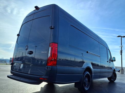 Used 2025 Mercedes-Benz Sprinter 2500 image 26