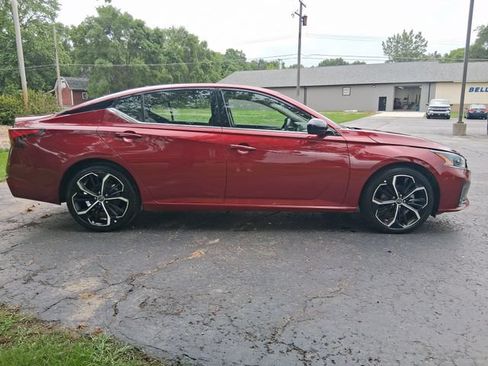 Used 2024 Nissan Altima 2.5 SR FWD image 6