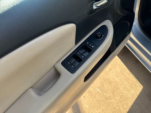 Used 2013 Chrysler 200 Limited image 16