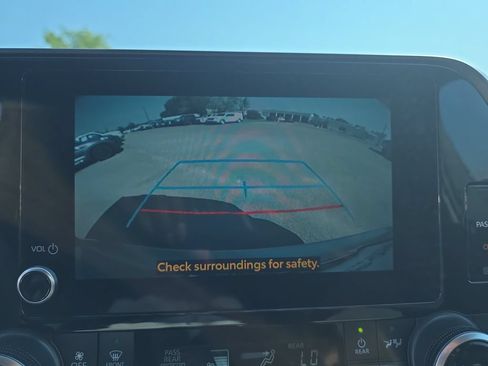 Used 2024 Toyota Highlander LE AWD/4WD image 26