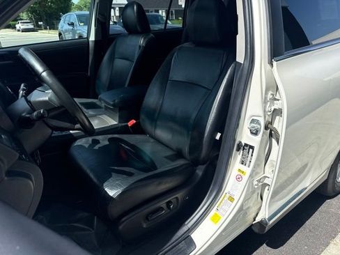 Used 2012 Toyota Highlander SE w/ Tow Pkg AWD/4WD image 10