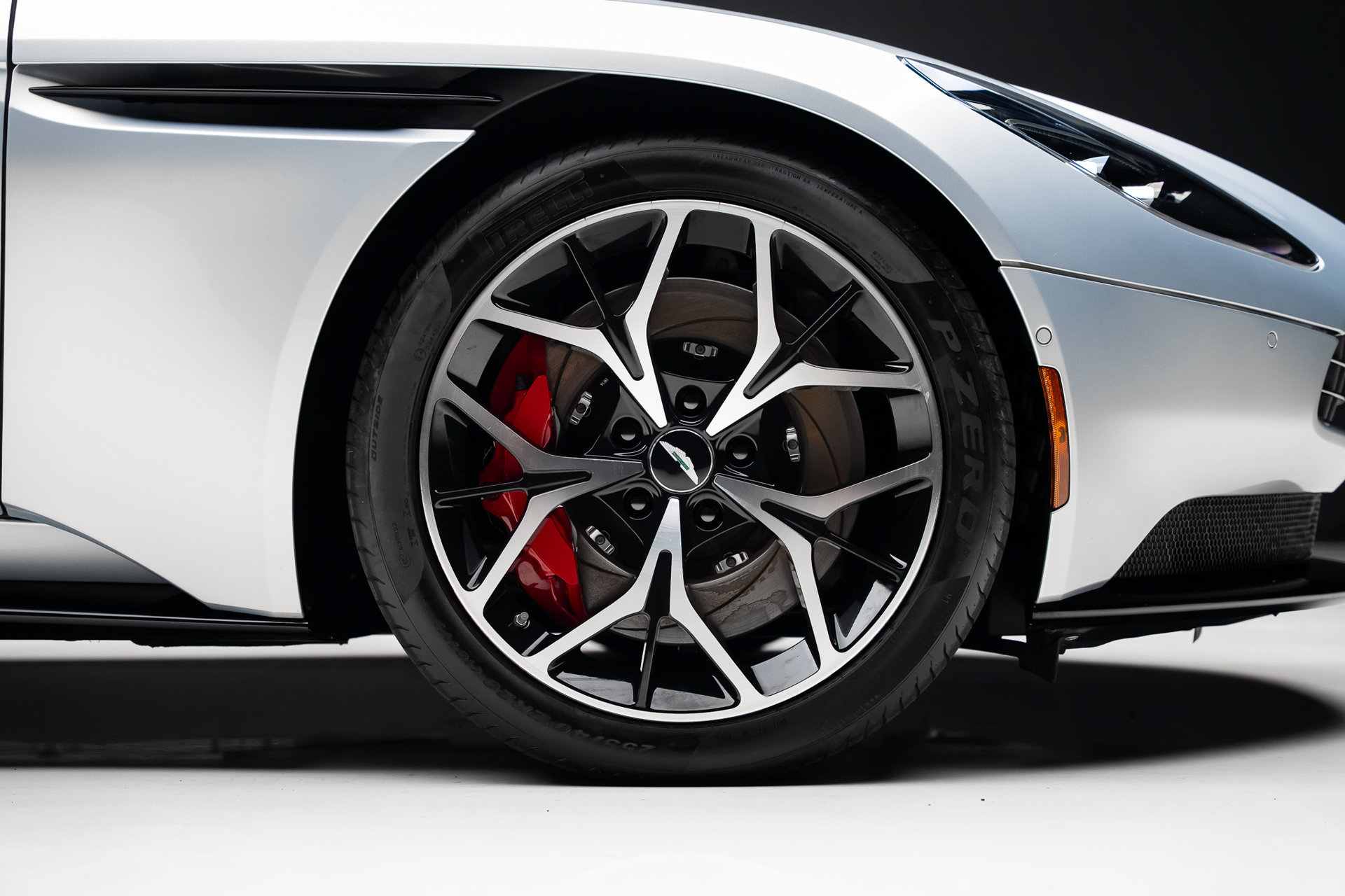 Used 2019 Aston Martin DB11 Volante RWD image 40