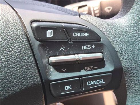 Used 2020 Hyundai Elantra SE FWD image 12