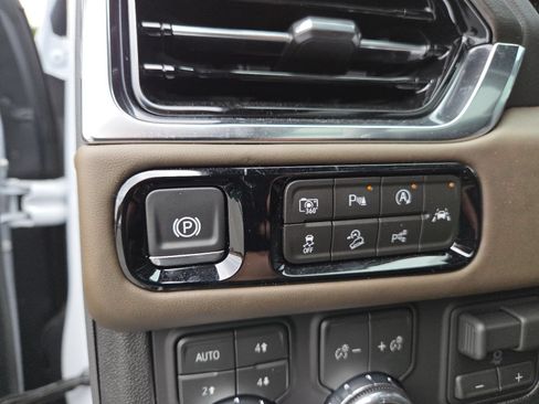 New 2026 GMC Yukon Denali Ultimate AWD/4WD image 12