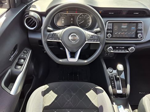 Used 2020 Nissan Kicks SV FWD image 11