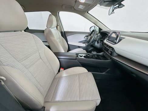 Used 2023 Nissan Rogue SV image 29