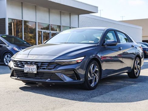 Certified 2024 Hyundai Elantra Limited FWD image 3
