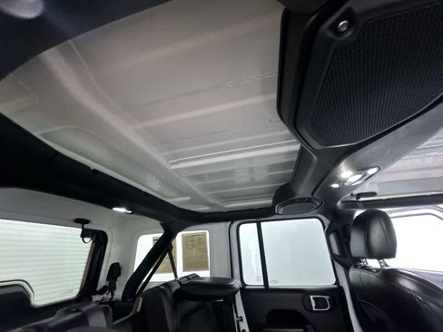 Used 2021 Jeep Wrangler Unlimited Sport image 39